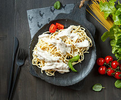 Спагетти куриным филе и сливочным соусом (су-вид)
