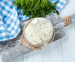 Сыр рассольный "С прованскими травами" свежий